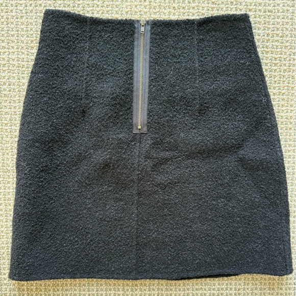 Theory Black Wool and Leather Mini Skirt Size 4 with mink pockets - Picture 7 of 9
